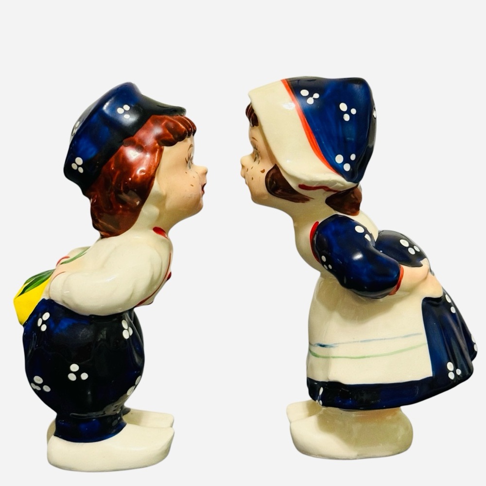 Vintage Holland Dutch Kissing Boy & Girl Ceramic Salt & Pepper Shakers Japan